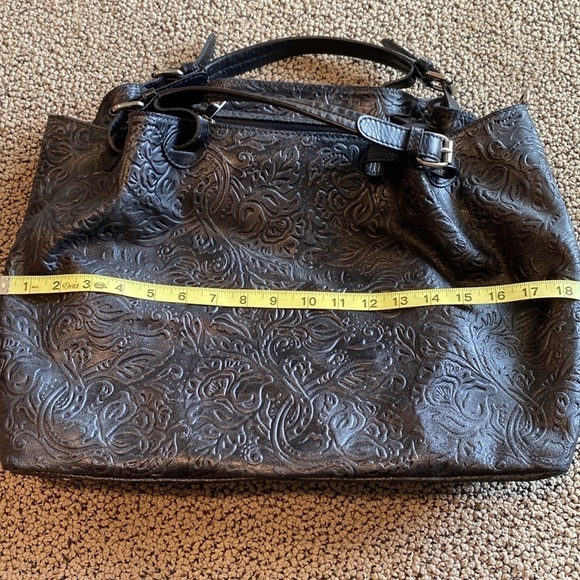 Isa Dora Black Italian Leather Large Shoulder/Tote Bag in Like New Condition - Picture 8 of 10